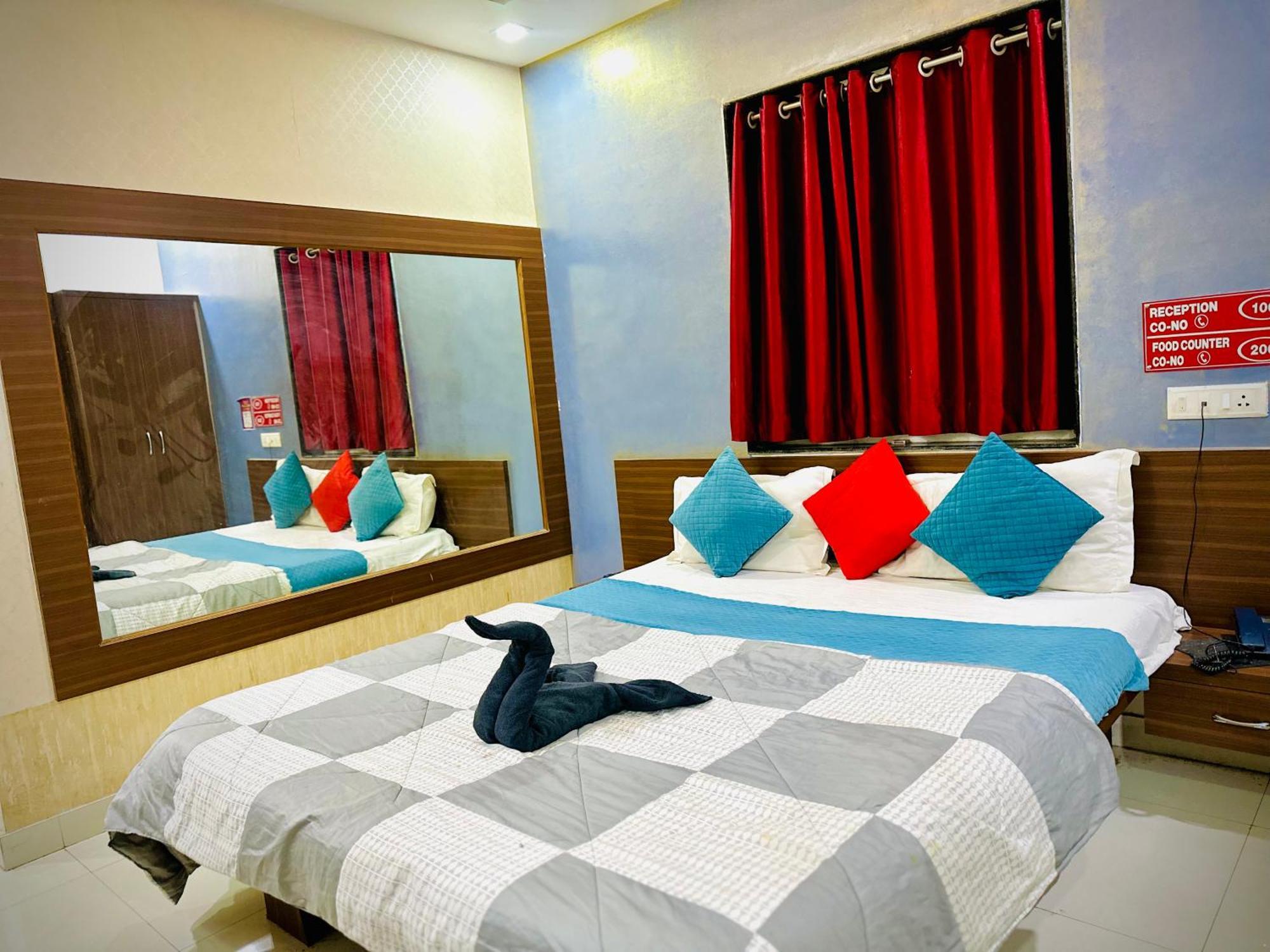 Hotel Sawai Executive Jadhavwadi Dış mekan fotoğraf