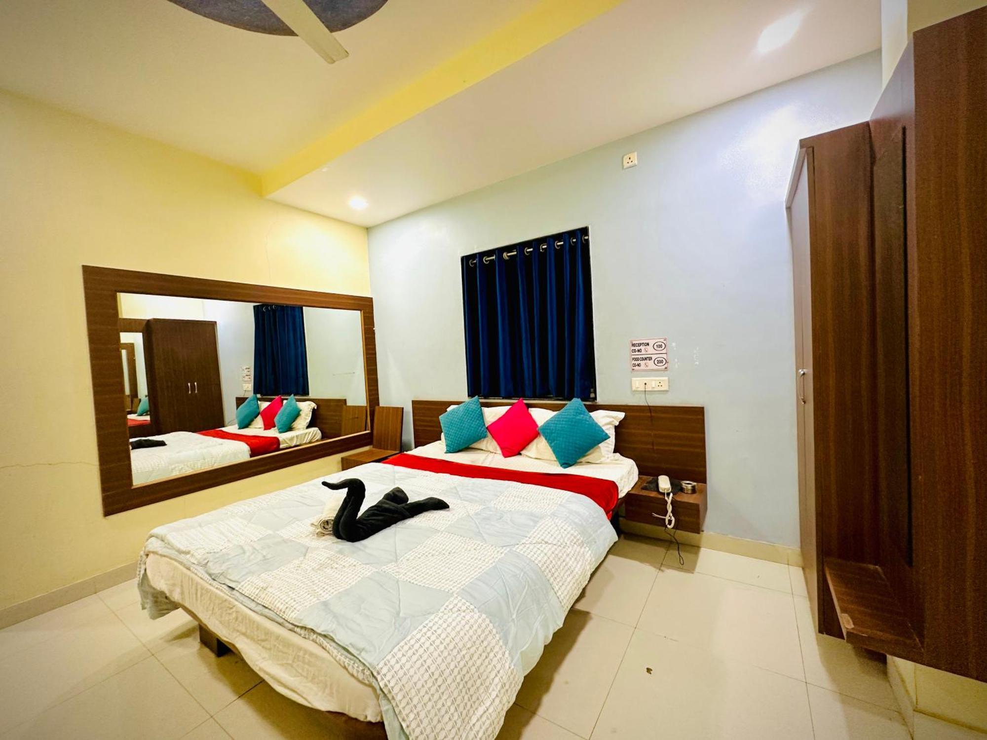 Hotel Sawai Executive Jadhavwadi Dış mekan fotoğraf