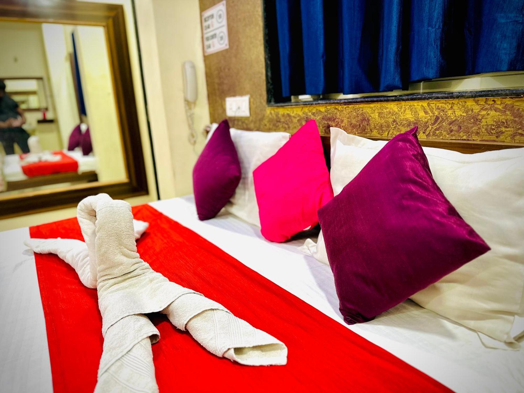 Hotel Sawai Executive Jadhavwadi Dış mekan fotoğraf